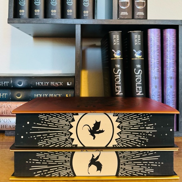 Fairyloot Exclusive Fourthwing +Fairyloot Exclusive Iron Flame by Rebecca Yarros - Picture 11 of 13